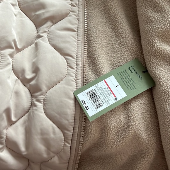 NWT Men's Taupe Fleece Lined Quilted Puffer Vest - Picture 3 of 3